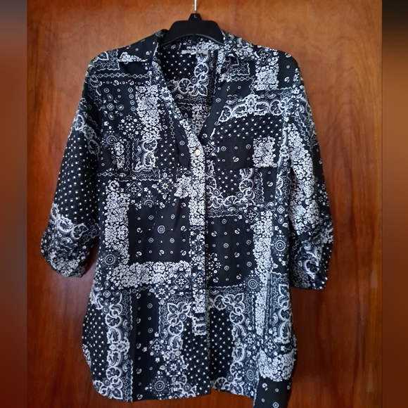 Citi Trends "MILEAGE" size M black paisley button-down - Picture 5 of 5